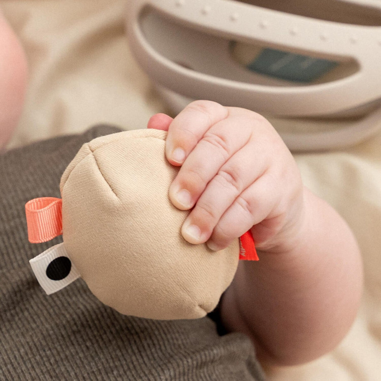 DonebyDeer Clucky Sand Gribe- Og Bidelegetøj