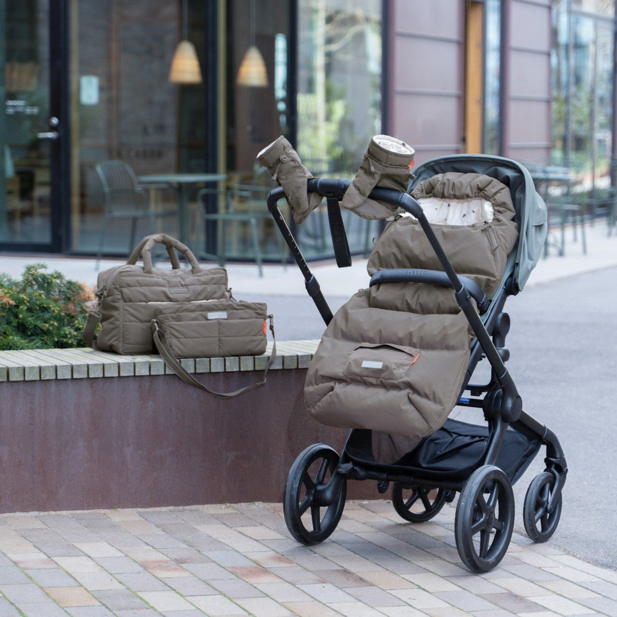 DonebyDeer Taupe Barnevognshandsker