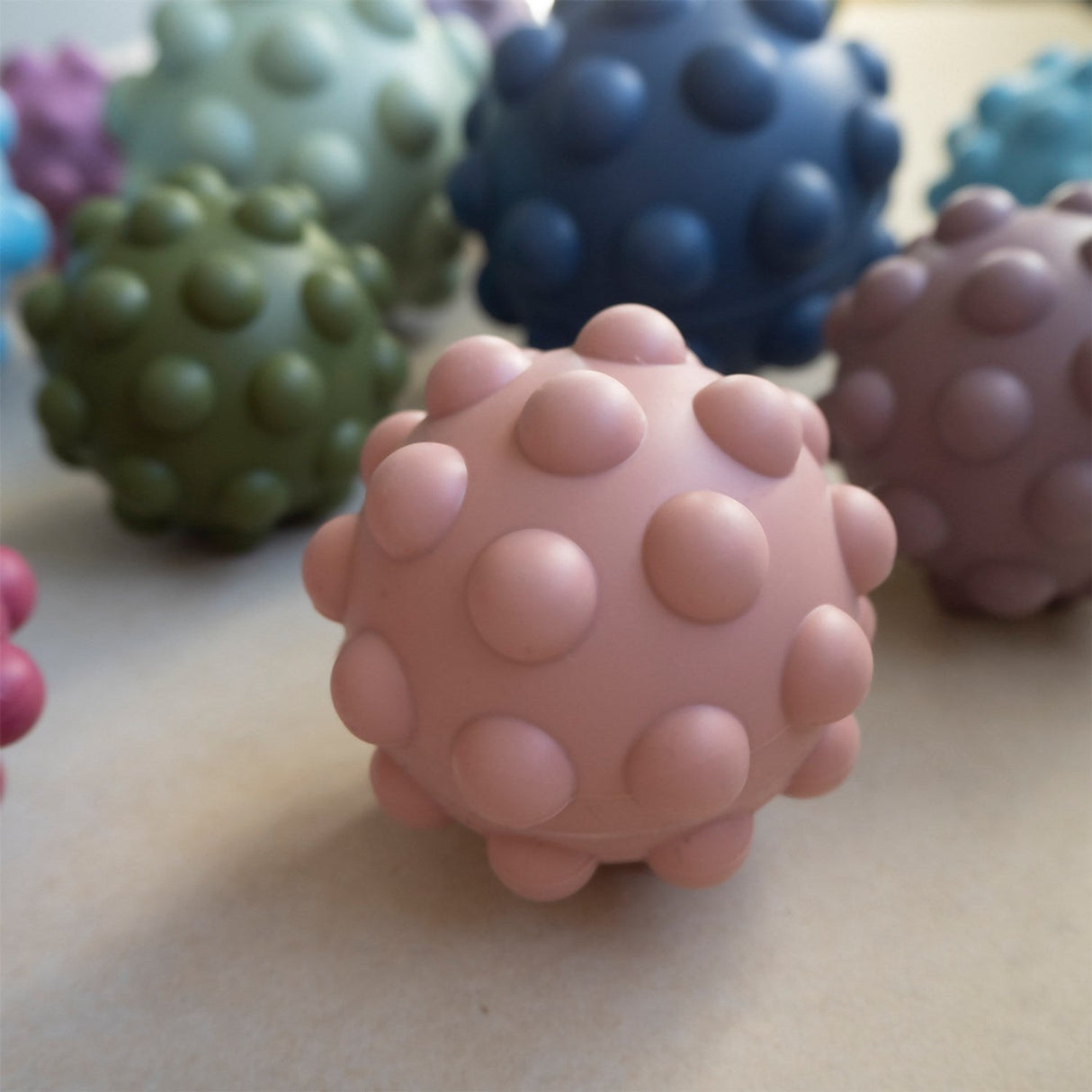 Tiny Tot Blush Sanse Silikone Fidget Bold