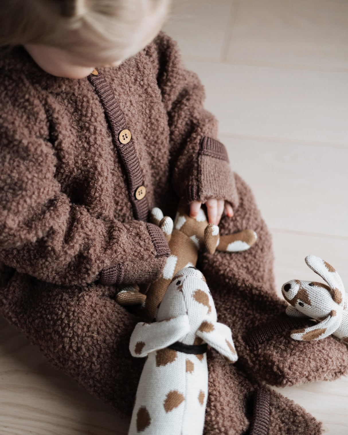 Smallstuff Hundekurv med strikkede hund og hvalpe