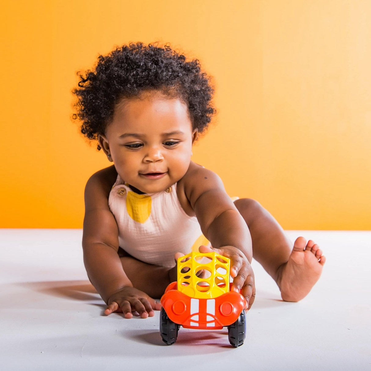 Bright Starts Red Legetøj Bil Rangle & Roll Buggie™