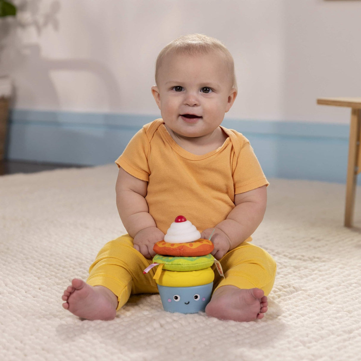 Bright Starts Cupcake Tower™ Stacking Legetøj With Bidering