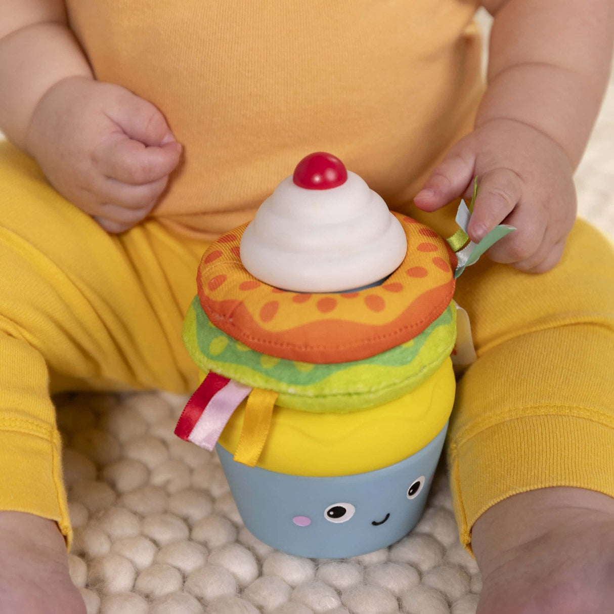 Bright Starts Cupcake Tower™ Stacking Legetøj With Bidering