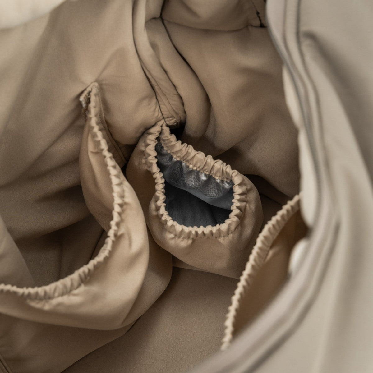 DonebyDeer Taupe Quiltet Pusletaske