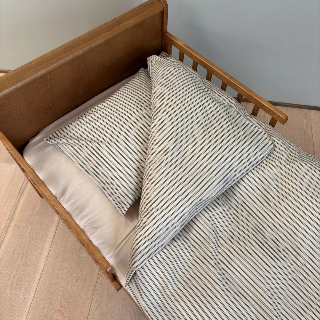 By Mats Juniorsengetøj - Green Double Stripe