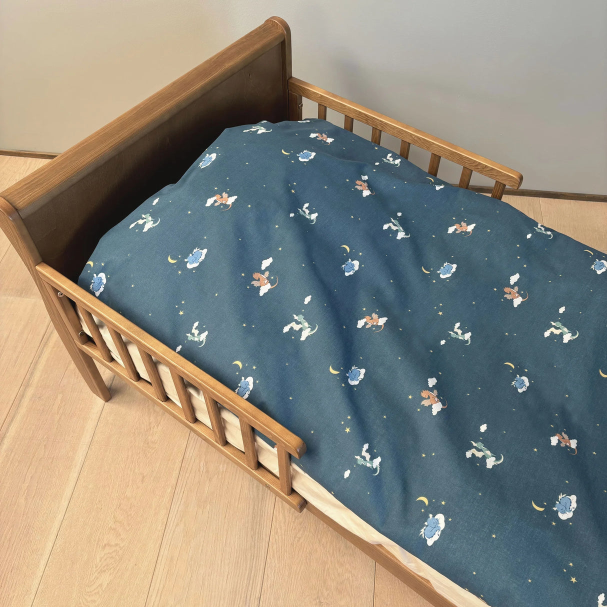 By mats Juniorsengetøj - Dragon Nightsky